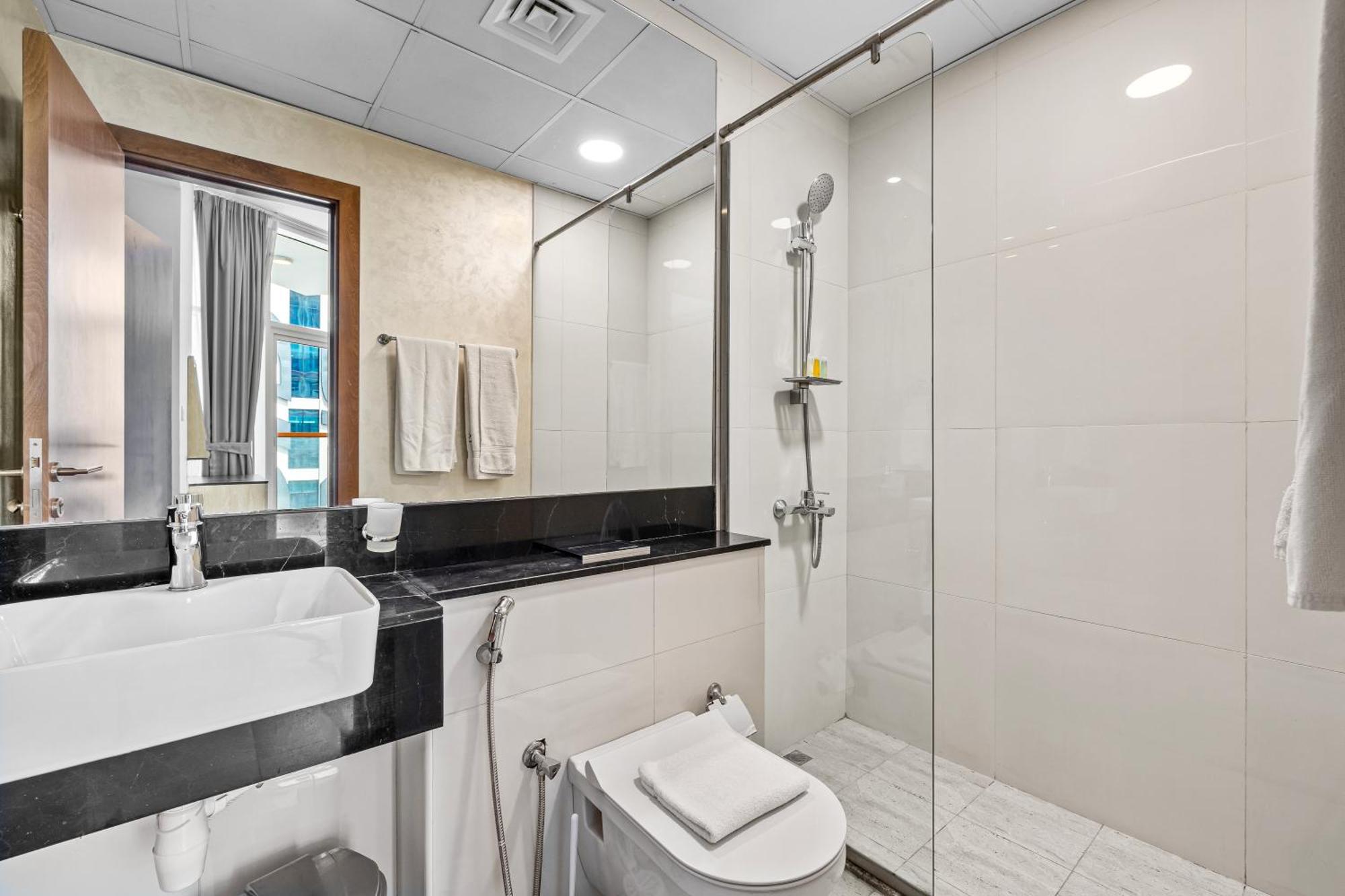 Unlock Waters Edge Apartment Dubai Luaran gambar