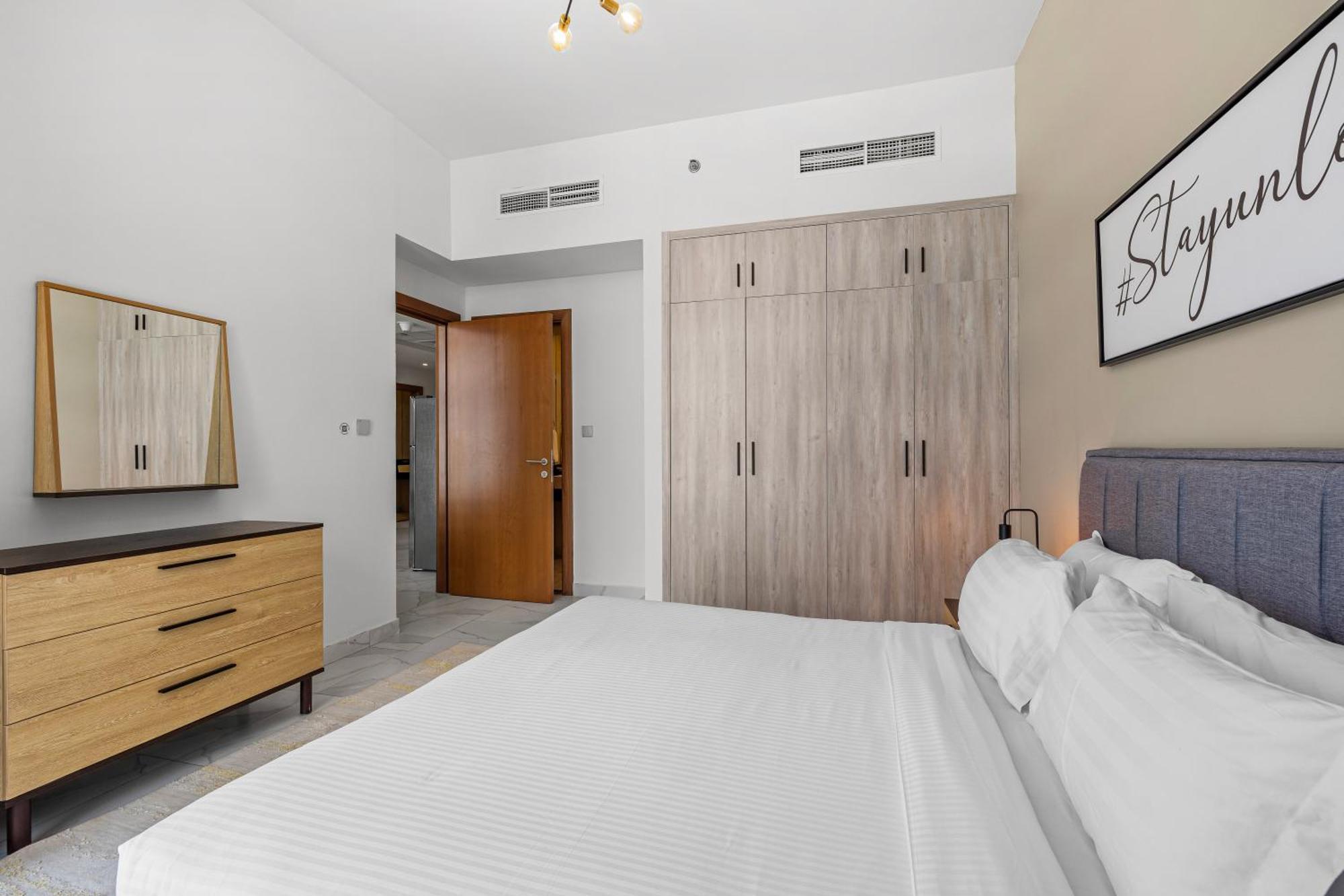 Unlock Waters Edge Apartment Dubai Luaran gambar